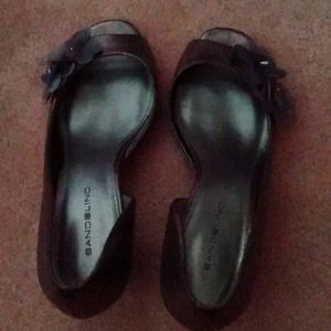 Bandolino floral pumps